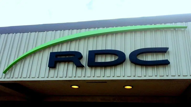 پنج برنامه آموزشی کالج رد دیر به حالت تعلیق درآمد