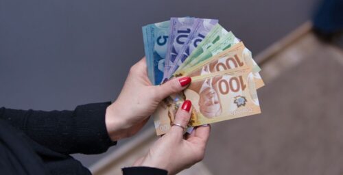 برخی از والدین کانادا کمک هزینه کودک کمتری دریافت می کنند