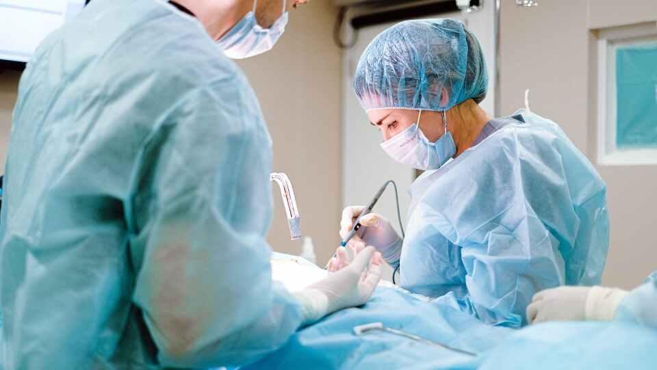 پایین بودن دستمزد پزشکان برای جراحی بیماران زن در کانادا