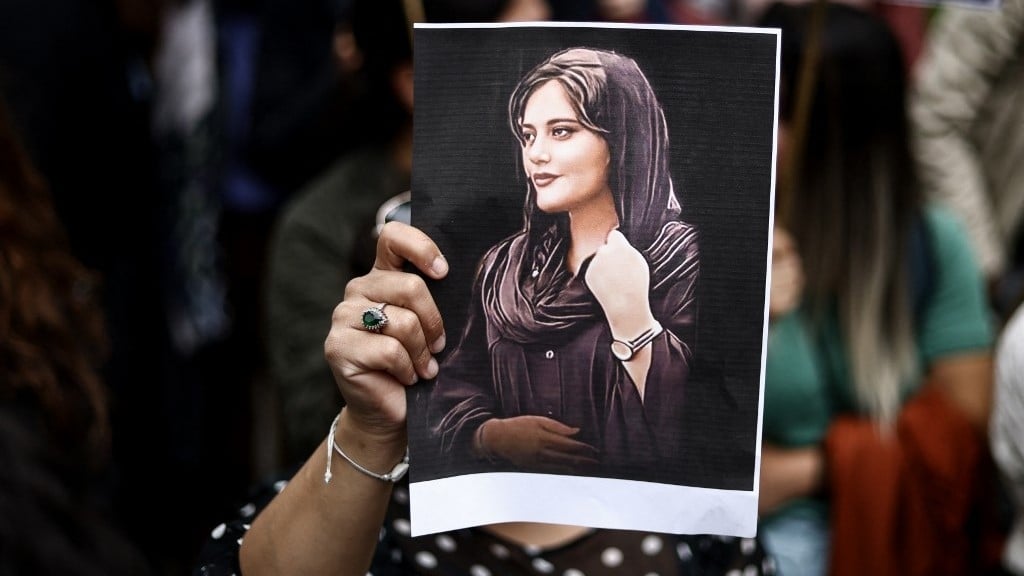 کانادا همزمان با سالگرد درگذشت مهسا امینی، مقامات ایرانی بیشتری را تحریم می کند